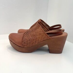 Free People Logan Leather Perforated Brown Wooden Platform Clogs Shoes Size 39